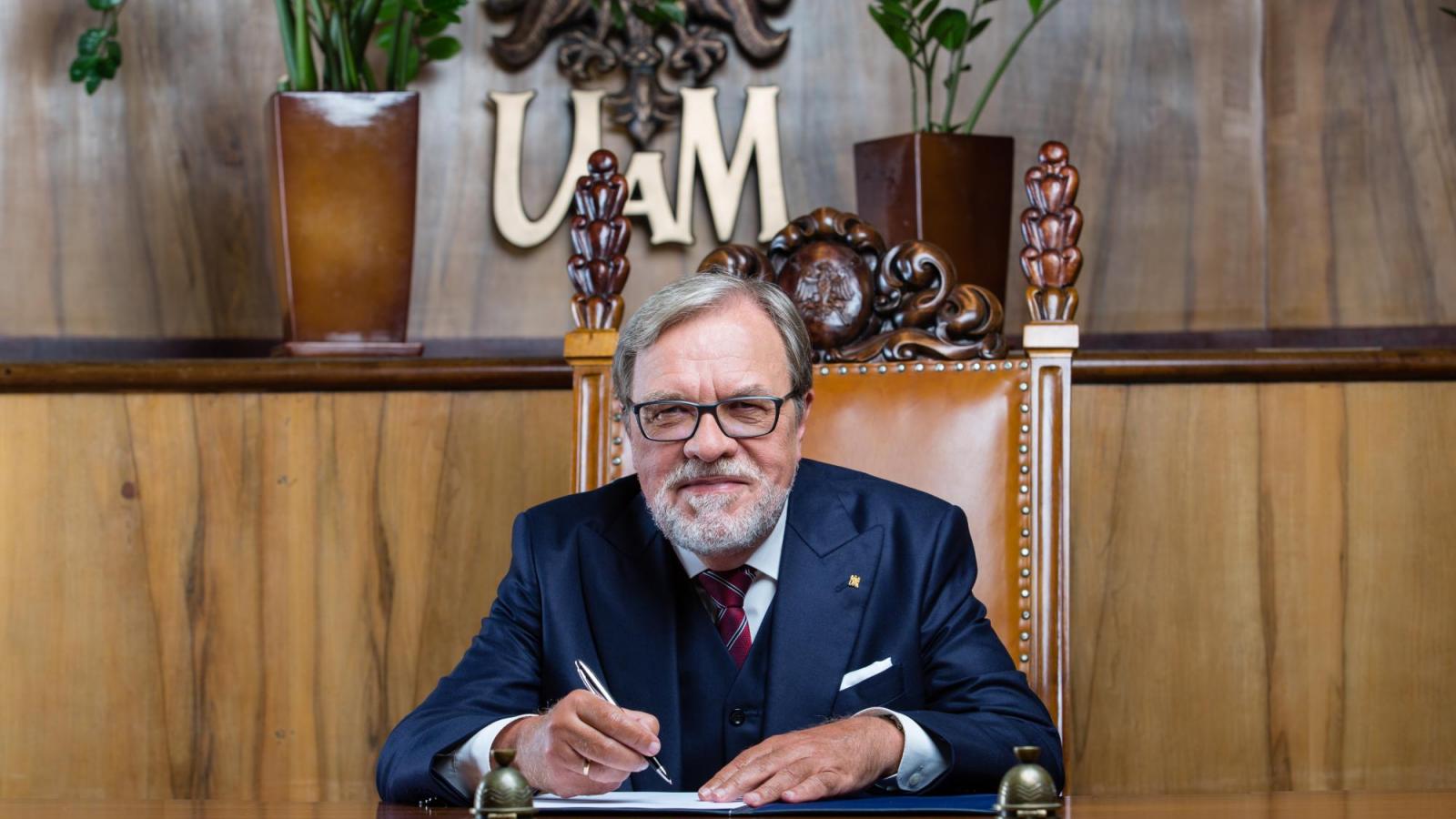 Rektor UAM prof. Andrzej Lesicki