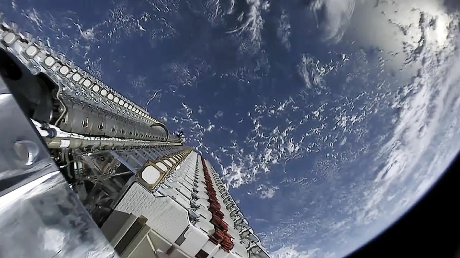 Starlink Mission, Official SpaceX Photos, Wikipedia Commons