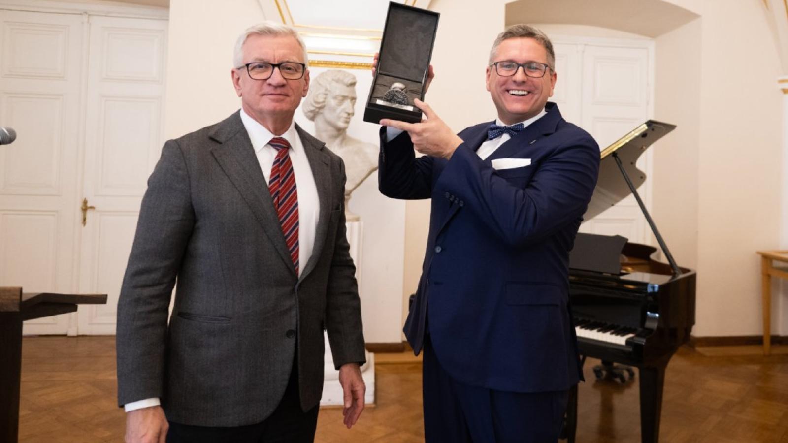  Prof. Jakub D. Rybka, otrzymał Srebrną Pieczęć  Fot. Łukasz Gdak