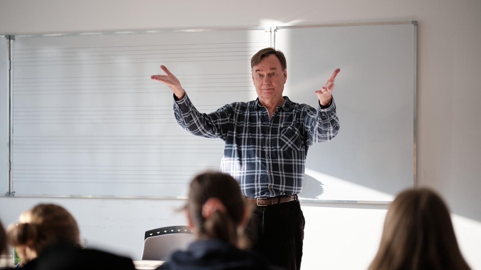 Prof. Nicholas Bannan w trakcie warsztatów, fot. Władysław Gardasz